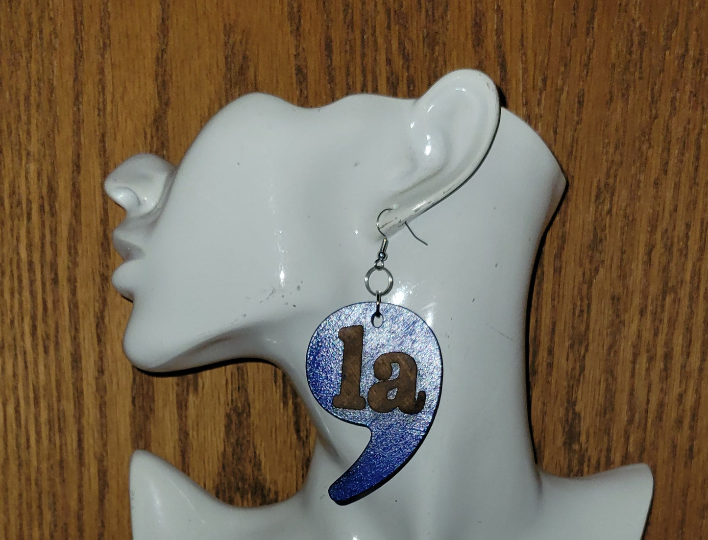 Kamala 'Comma-La' earring