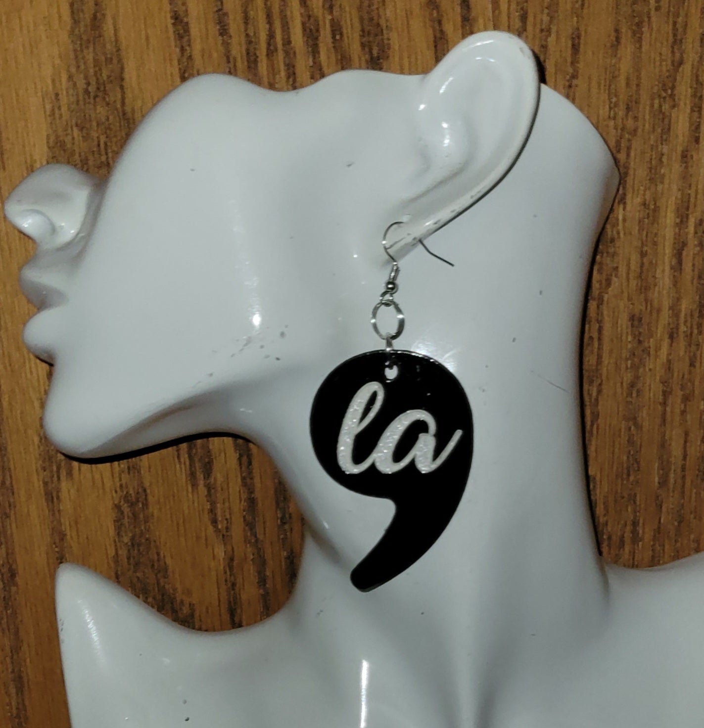 Kamala 'Comma-La' earring